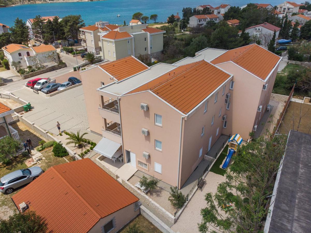 Apartments Kristina, Place For The Family Stara Novalja Dış mekan fotoğraf